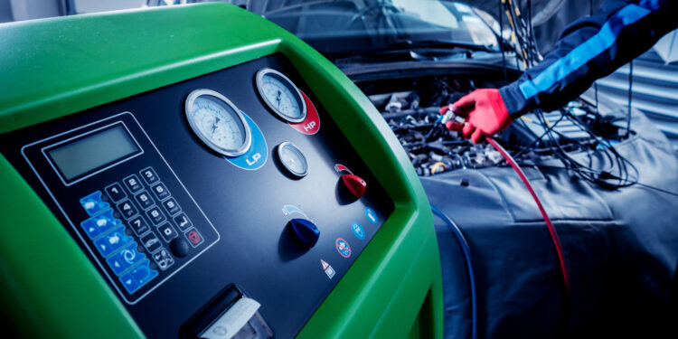 Quanto custa uma carga de gás no ar condicionado do carro?
